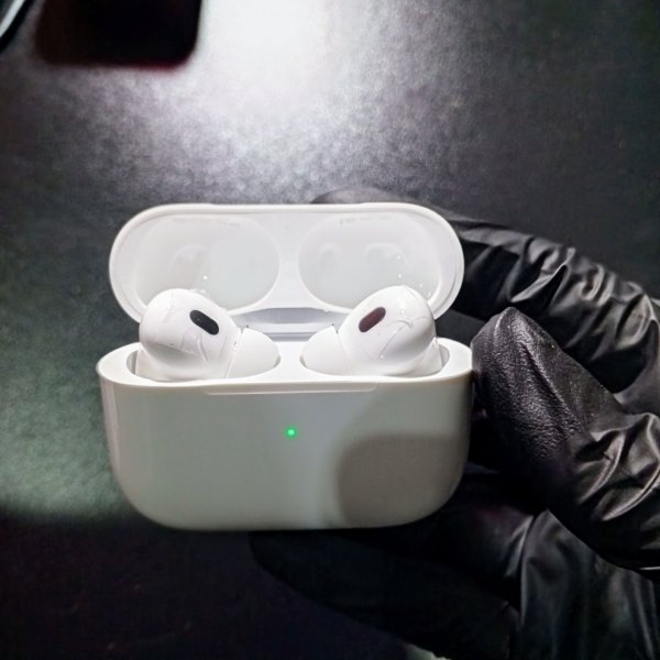 AirPods 2 Pro (Japan Imported) – White, featuring Active Noise Cancellation and Spatial Audio for an immersive sound experience.